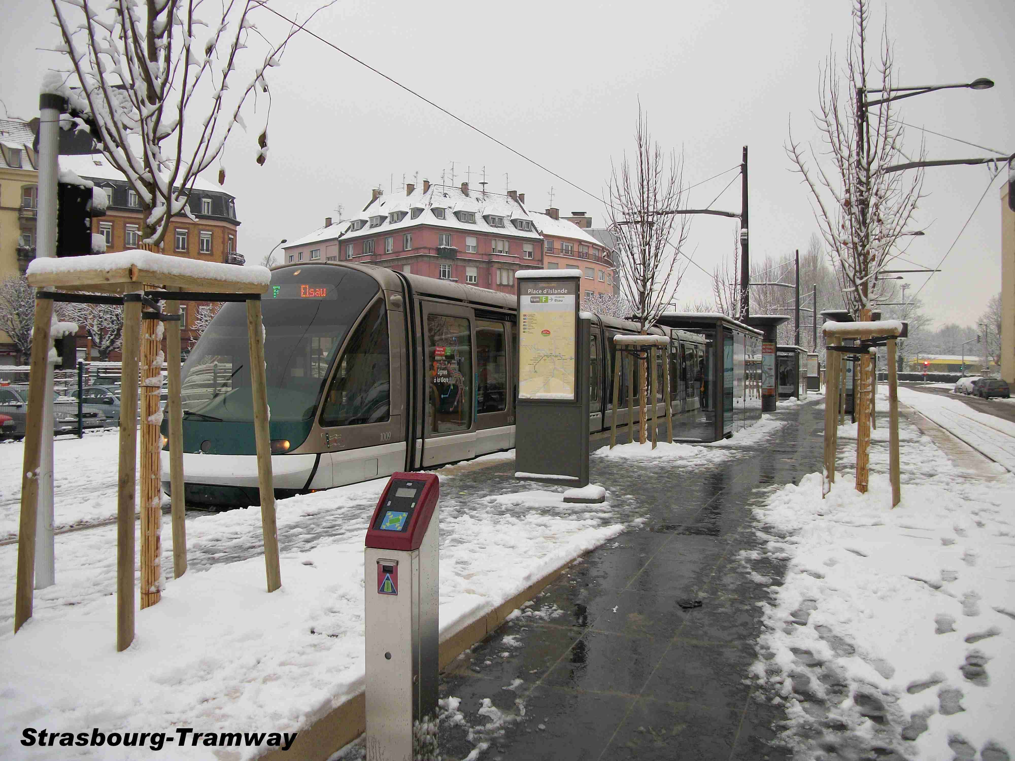 Vue gnrale du terminus de la Place d'Islande.